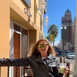 Meet your Posher, Yolanda